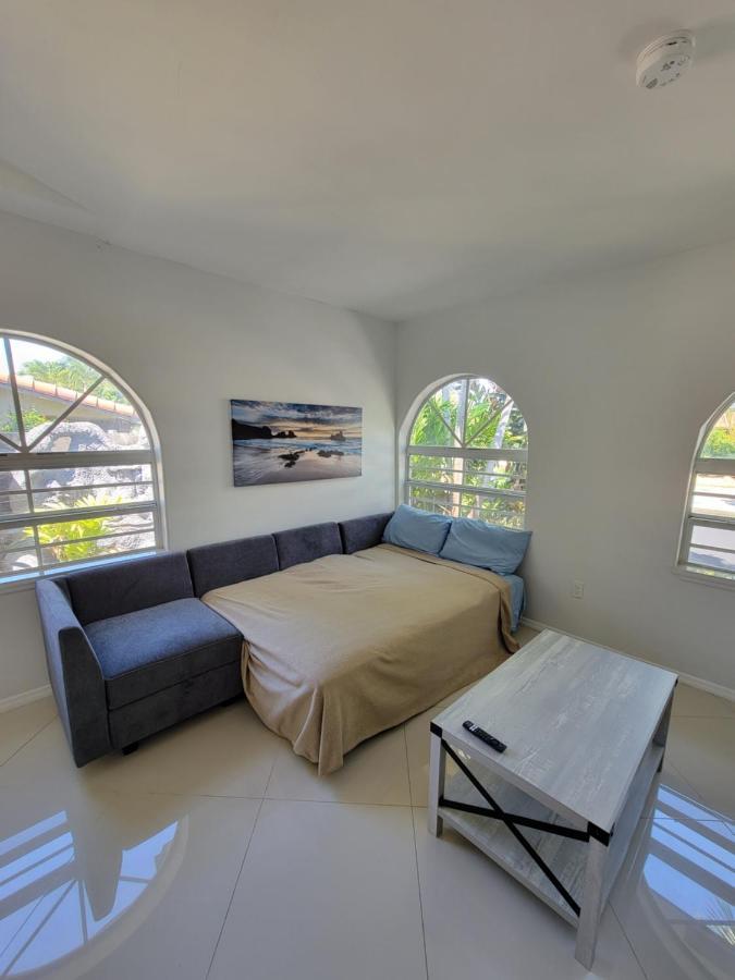Luxury Tropical Oasis! Huge Saltwater Pool! 1 Mile To Beach! Villa Fort Lauderdale Exterior photo